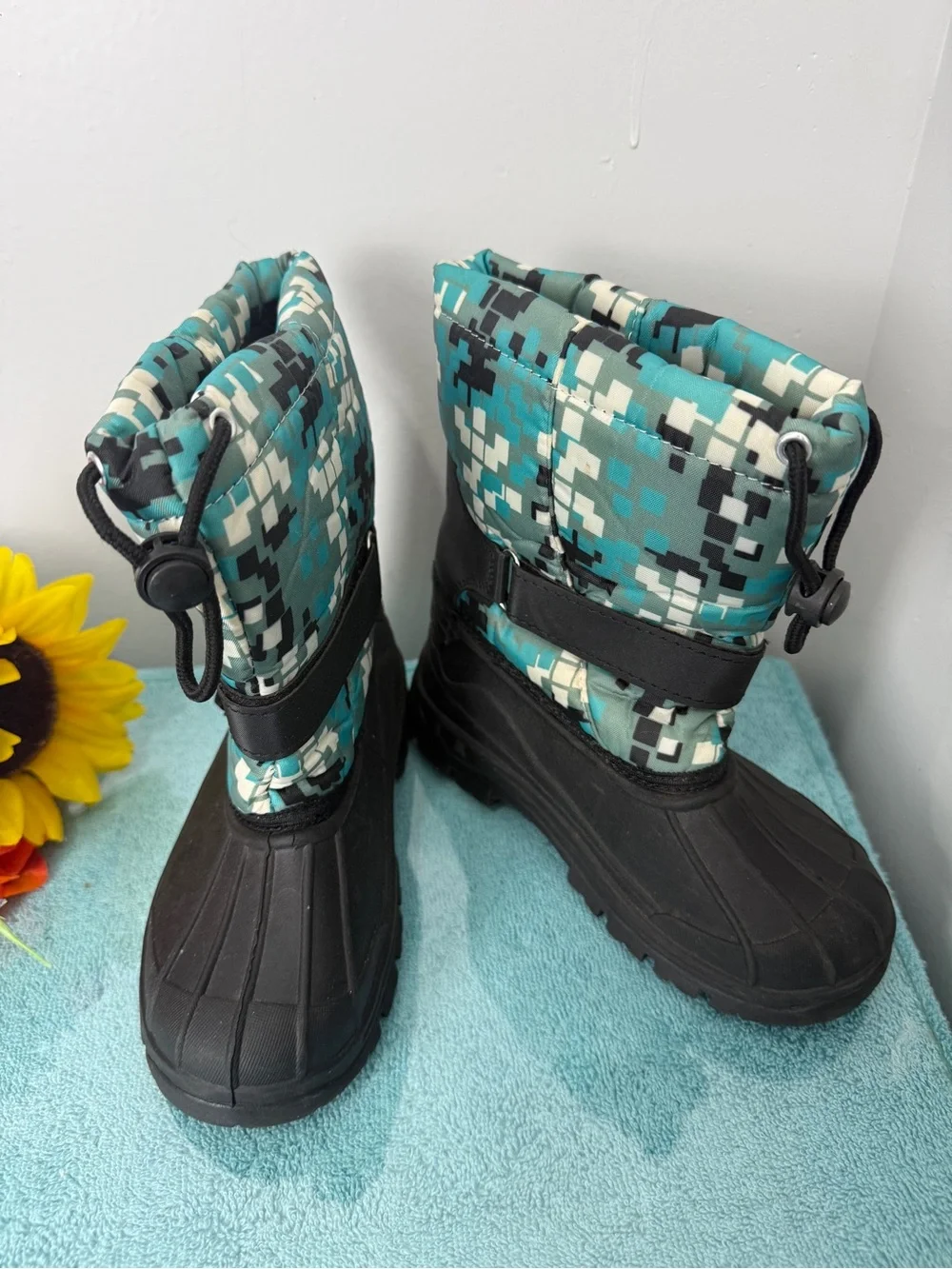Kids Teal Patterned Waterproof Snow Boots with Easy Toggle Closure